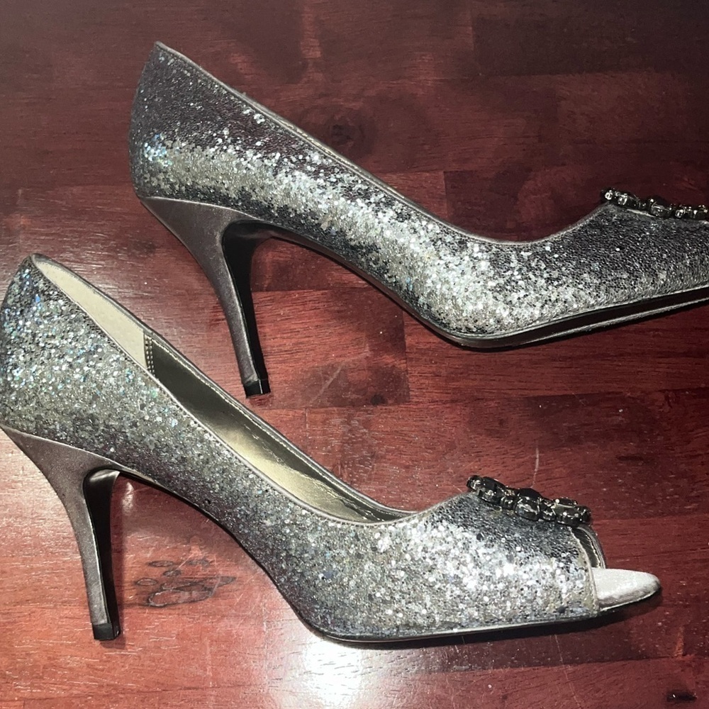 M By MARINELLI Glitter Pewter Event Leather Sole Heels, SZ 8.5M